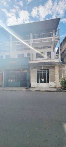 ផ្ទះអាជីវកម្ម2ជង់ សម្រាប់លក់លើផ្លូវអ៊ូអរ សន្ធមុខ