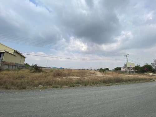 ដីលក់នៅជាប់ផ្លូវជាតិលេខ3 ផ្ផ្ផ្លូវទំនប់ 7មករា បត់ចូលពីផ្លូវជាតិលេខបី200ម៉ែត្រម្ត្ភ្ទំហំ 27481m2 180$