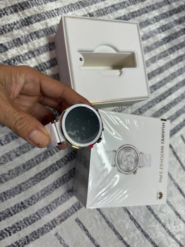 ទើបកាត់បានមិញ ស្អាត់ ធានា3ខែHuawei. Watch GT5 pro  White 42mm99%215$