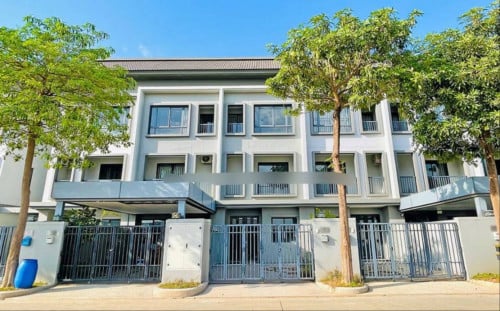 វីឡាLA  លក់នៅក្នុងបុរី ជីប ម៉ុង 60ម៉ែត្រ