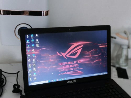 លក់ Laptop Asus មួយទឹក Corei8 Ram 16GB