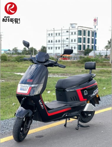 ម៉ូតូអគ្គិសនី Model:E80 សេរីថ្មីបំពាក់នៅមុខងារពិសេស រត់បានរហូតដល់100kmឡើងលើ