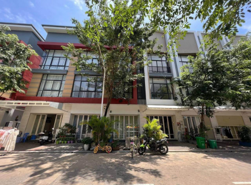 【#金边房屋出租  #出租】# 病发成 #一号路 房屋出租 /Shop House For Rent