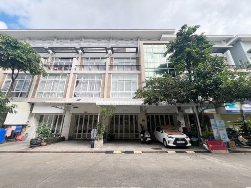 ផ្ទះអាជីវកម្ម សម្រាប់ជួល នៅបុរីប៉េងហួត បឹងស្នោរ | Shophouse for rent at Borey Peng Huoth Boeung Snor