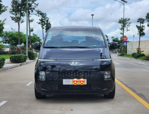 HYUNDAI STARIA 2022 11seat Full Option ឡានក្រុមហ៊ុន