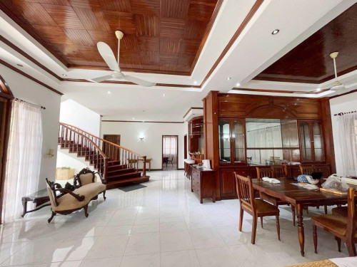SWIMMING POOL VILLA FOR RENT IN TUOL KORK AREA