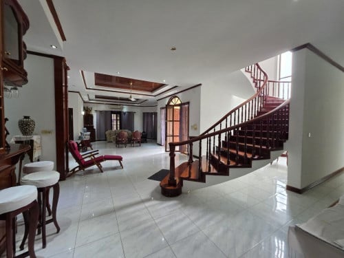 SWIMMING POOL VILLA FOR RENT IN TUOL KORK AREA