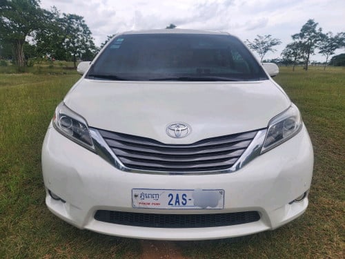 TOYOTA SEINNA ឆ្នាំ015 លីមីធីត ប៉ុង1 Full ឡានស☎️066477787💝