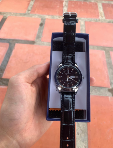 នាឡិកាតម្លៃសមរម្យ គុណល្អ ខ្សែស្បែក