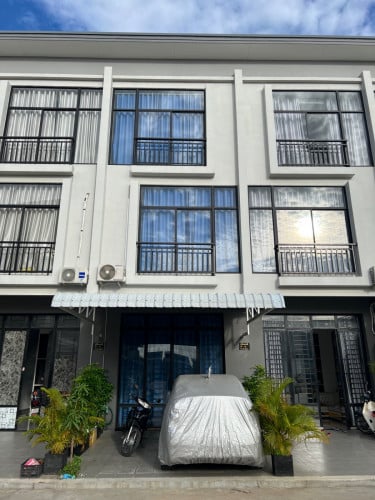 ផ្ទះលក់ ផ្លូវ 50m ជាប់បុរីពិភពថ្មីចំការដូង 3