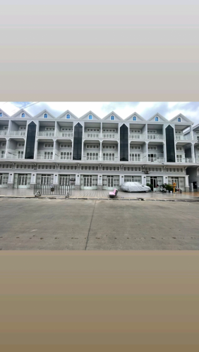 សម្រាប់បងប្អូន  ដែលកំពុងស្វែងរក ផ្ទះអាជីវកម្ម បេីមុខរបរលក់ដូរ បេីបងប្អូនអាចមកមេីលទីតាំងខាងប្អូនបាន