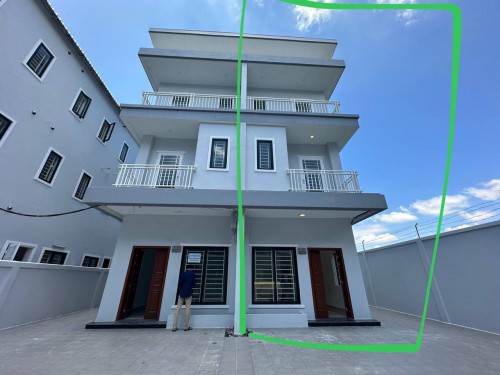 វីឡាភ្នោះ ជិតព្រលានថ្មី លក់បន្ទាន់