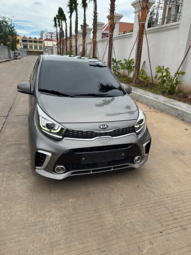 ជាប្រភេទឡានហ្វូលអប់សិនពេញបេីកដំបូល តំលៃចចារបាន