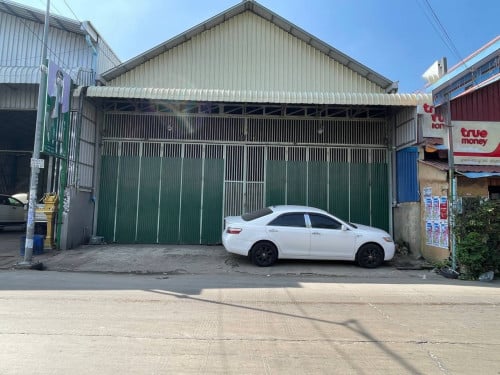 ឃ្លាំងជួល ស្ទឹងមានជ័យ