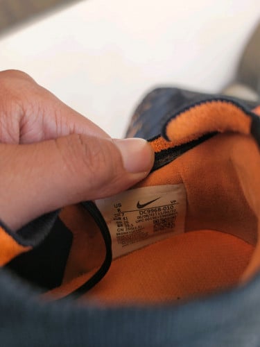 ស្បែកជើង ទាត់បាល់