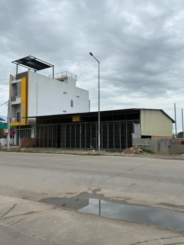 ឃ្លាំងជួល ទំហំ 9x20m+ លេីផ្លូវ2011 ក្បែរឈូកមាសភ្នំពេញ❗️