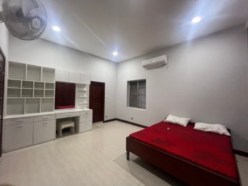 ទីតាំង ៖​ បន្ទប់រឺofficeសម្រាប់ជួលនៅម្ដុំផ្សារអូរឬស្សី