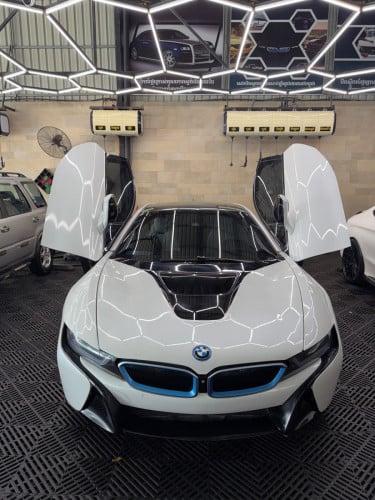 BMW i8 ឡានក្រដាស់ពន្ធទឹកថ្នាំសុីនមួយជុំ តម្លៃចរចារបាន