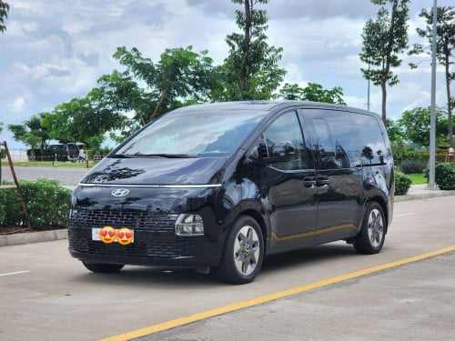 Hyundai Staria 2022 (11កៅអី)Full options ថ្មីខ្លាំងណាស់