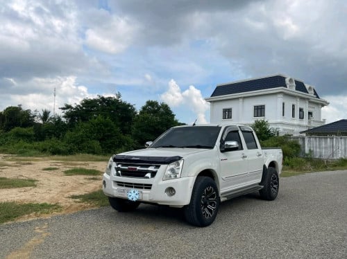 Isuzu Dmax ឆ្នាំ010 ឡានស្អាតម្ចាស់ចង់លក់