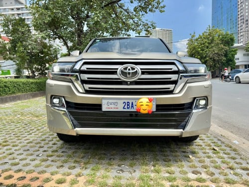 Land cruiser.2011 ឡេីង 2021 ខូប 60 ឆ្នាំ