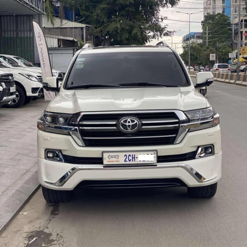 Toyota Land Cruiser GXR ឆ្នាំ 2020 សាំង