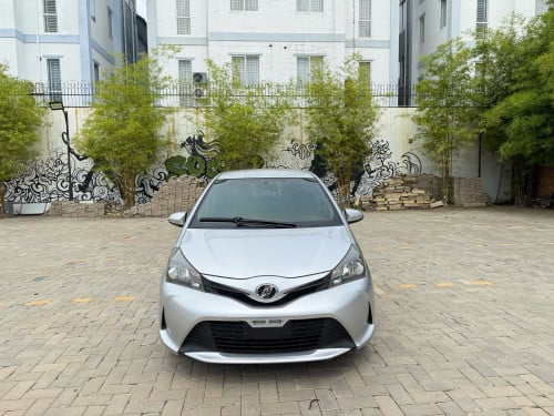 Toyota Vitz 2014 ពណ៍ទឹកប្រាក់ សោរចាក់