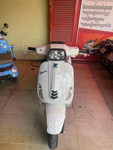 Vespa 125cc ឆ្នាំ2026 អុីតាឡីចំ (ក្រុមហ៊ុន)
