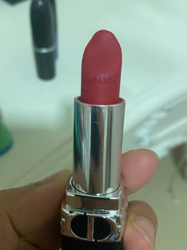 ក្រែមនិងកាបូបខោអាវ