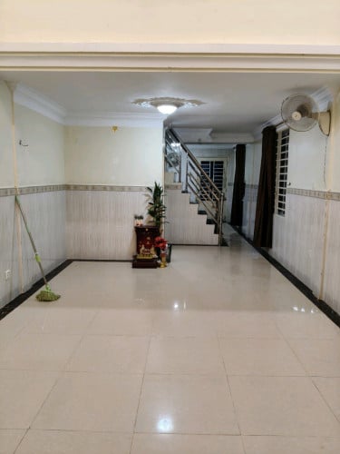 ផ្ទះល្វែងក្រោម