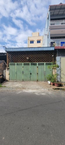 ផ្ទះជួលជាន់ផ្ទាល់ដីនៅទួលគោក