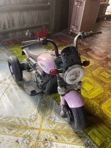 ម៉ូតូអាគុយក្មេង