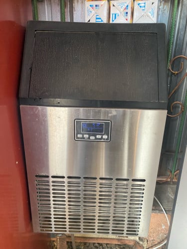 លក់ម៉ាស៊ីនផលិតទឹកកកខ្នាត100kg/24h