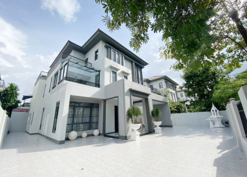 វីឡាឃ្វីនសម្រាប់លក់ | Queen Villa for Sale