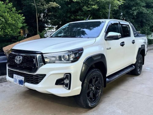 ថ្មីណាស់បងប្អូនToyota Hilux Revo Premium 2020 Up Rally -ឡានប្រើបាន 6 ម៉ឺនគីឡូ-ទឹកថ្នាំហ្សីន