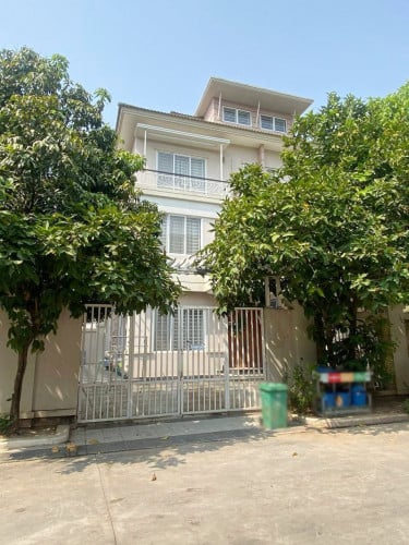 វីឡាភ្លោះសម្រាប់លក់​ | Twin Villa For Sale (បុរីប៉េងហួតបឹងស្នោរ)