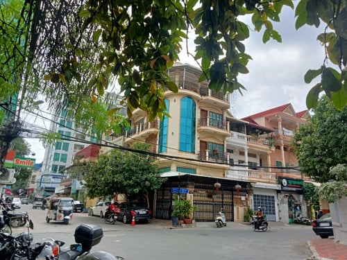 House for sale (ផ្ទះផ្លូវកែងលក់នៅទូលទំពួង)