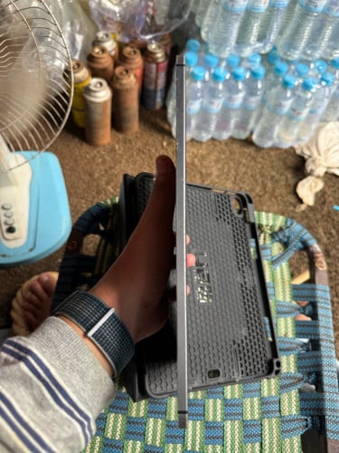 Ipad pro 2018 11inch 64g sim wifi ស្កេនម្ដងដេីរម្ដងអត់​ ស្ទេីរតួដូចរូប