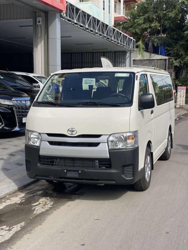 Toyota Hiace 2025 លេខដៃម៉ាស៊ូត 12 កៅអី