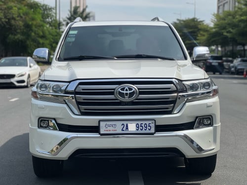 Toyota Land Cruiser ឆ្នាំ2017 V6 សាំង ម្ចាស់ដើម មហាថ្មី