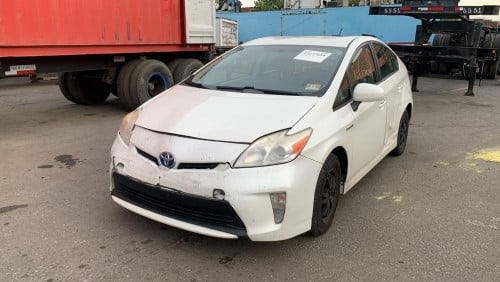Toyota Prius 013 Option 3 ឡានសាង(តម្លៃចរចារ)