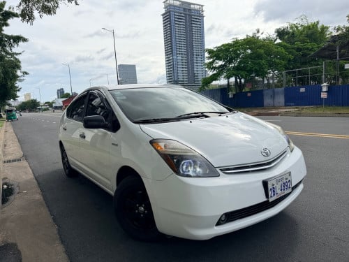 Toyota Prius 2006 half full ក្នុងលឿងធានាឡានថ្មីនិងស្អាត