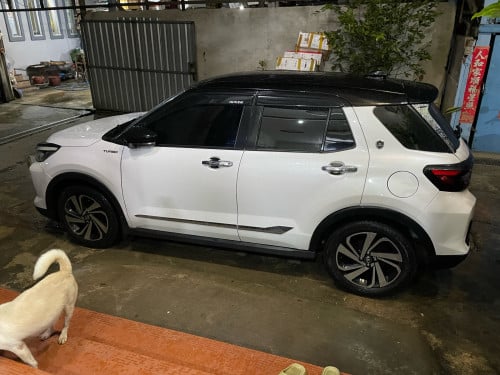 Toyota Raize ឆ្នាំ​2023ដំបូល​ខ្មៅប្រេីបានតែមួយមុឺនគីឡូជាងទេ