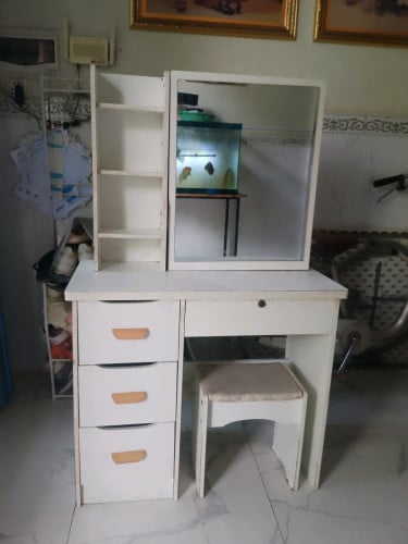 ទូសំអាងមួយទឹកលក់ធូៗ