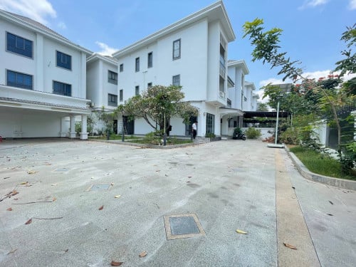 វីឡាឃ្វីនសម្រាប់ជួល នៅបុរី វីឡាថោន | Villa Queen for Rent in Borey Villa Town