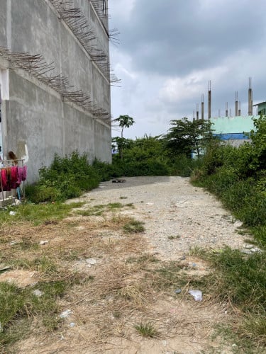 ដីក្រោយផ្សារឃ្លាំងរំសេវថ្មី សំរាប់លក់ឬជួល