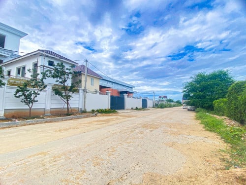 ដី សម្រាប់ជួល!!