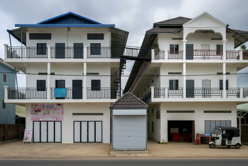 ដីមួយប្លង់និងអាគារ3ជាន់ចំនួន2 ស្មើរ 84បន្ទប់ សំរាប់លក់