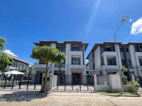 វីឡាភ្លោះ សម្រាប់លក់ក្នុង បុរី ជីបម៉ុង 50M