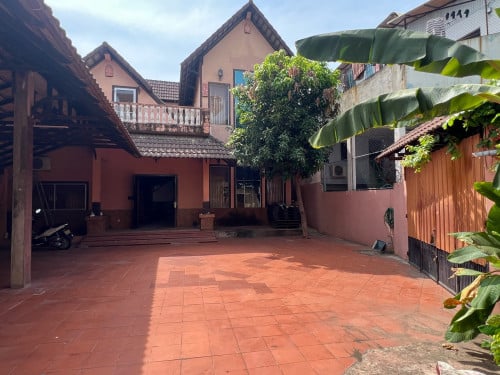 ផ្ទះជួល650$មាម4បន្ទប់គេង5បន្ទប់ទឹកមានទៅធ្លាធំអាច់ដាក់ឡានបាន8គ្តឿងបើលក់វិញ265000